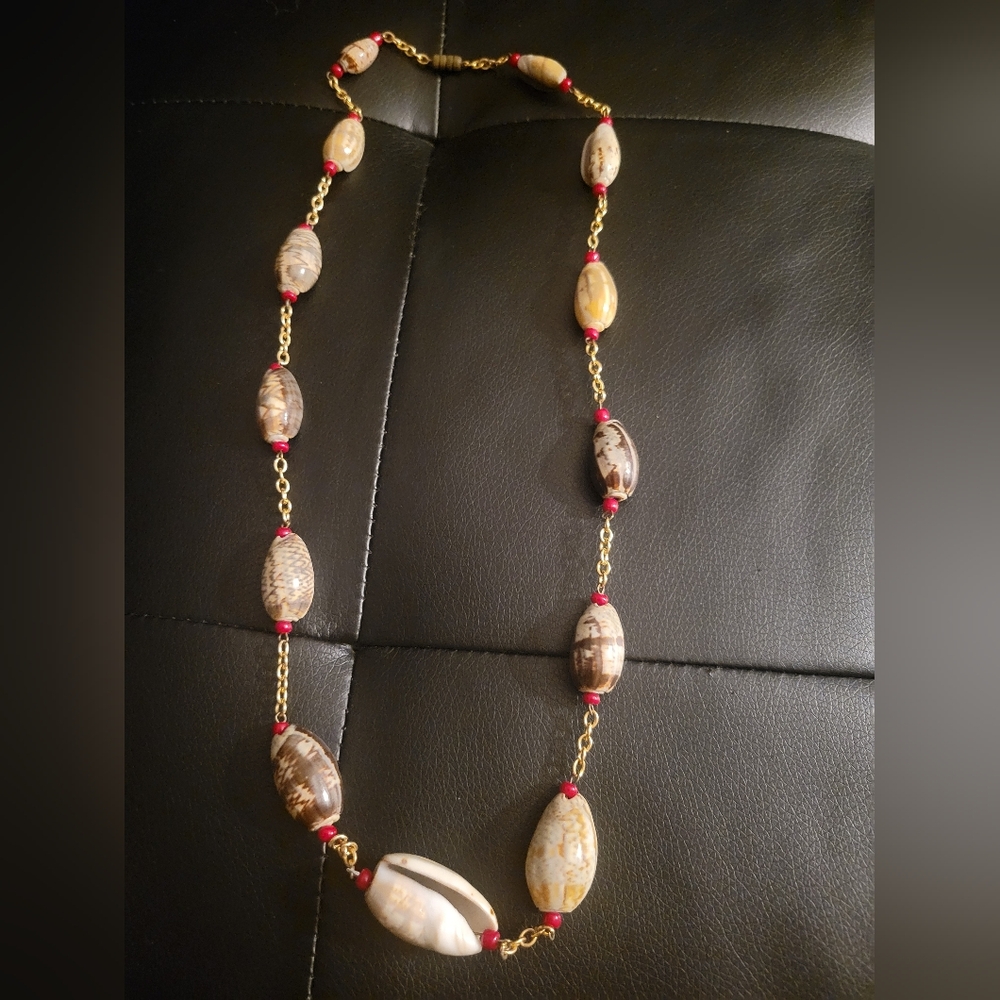 Shell Necklace - Picture 4 of 4